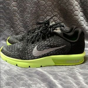 Nike Air Max Sequent 2 size: 6Y